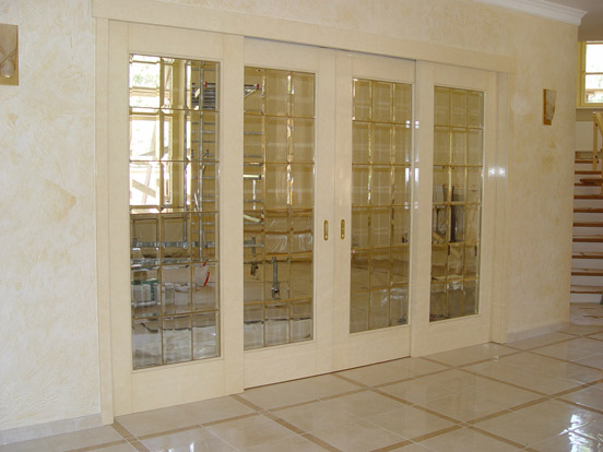 Элитные двери из массива со стеклом